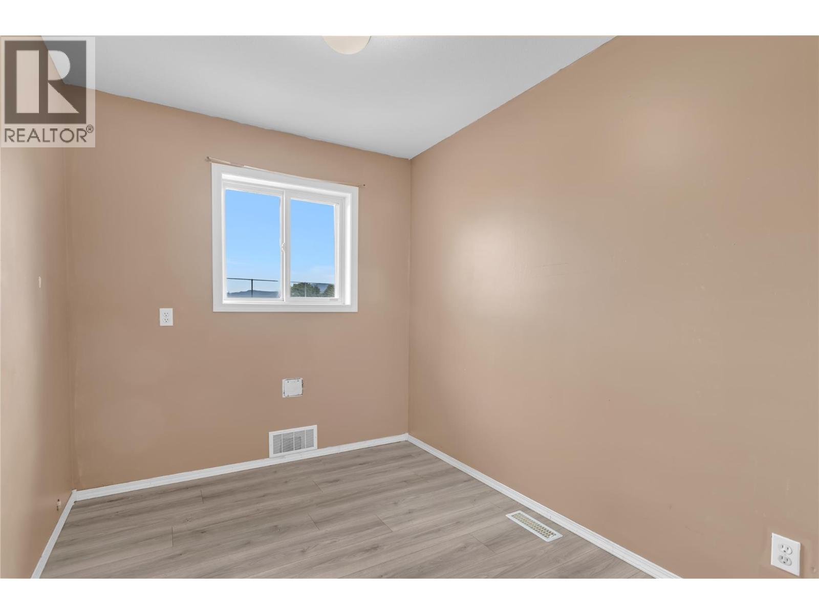 324 Klassen Road - 14