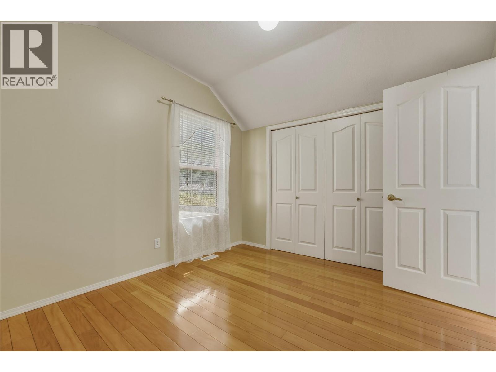19 Preston Crescent - 26