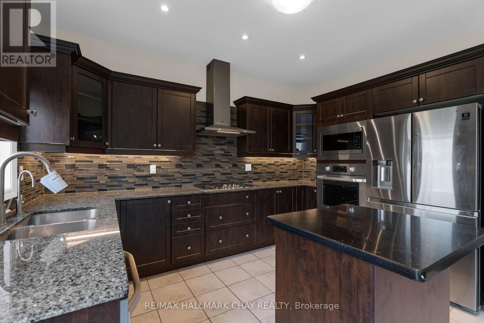 264 RUSSELL STREET - 10