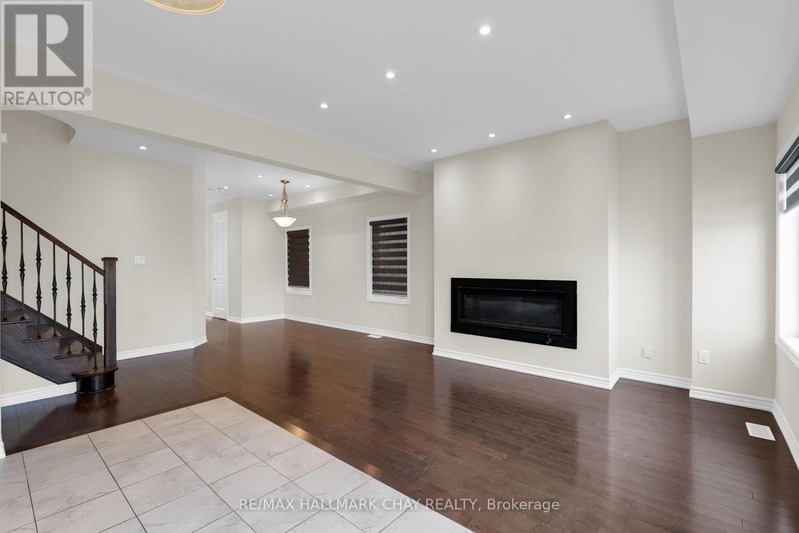 264 RUSSELL STREET - 13