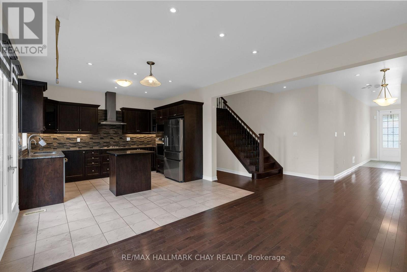 264 RUSSELL STREET - 8