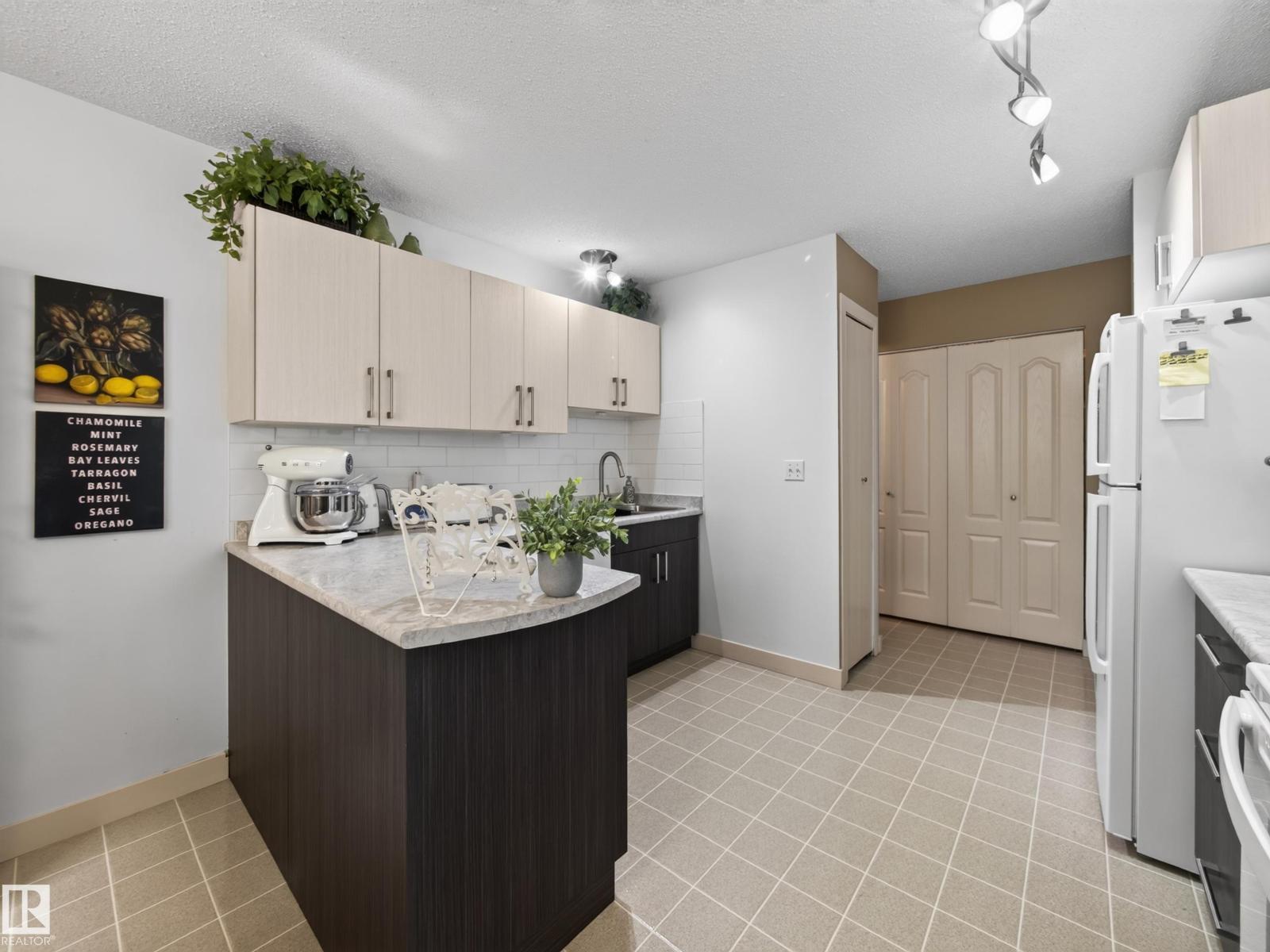 10136 81 ST NW - 27