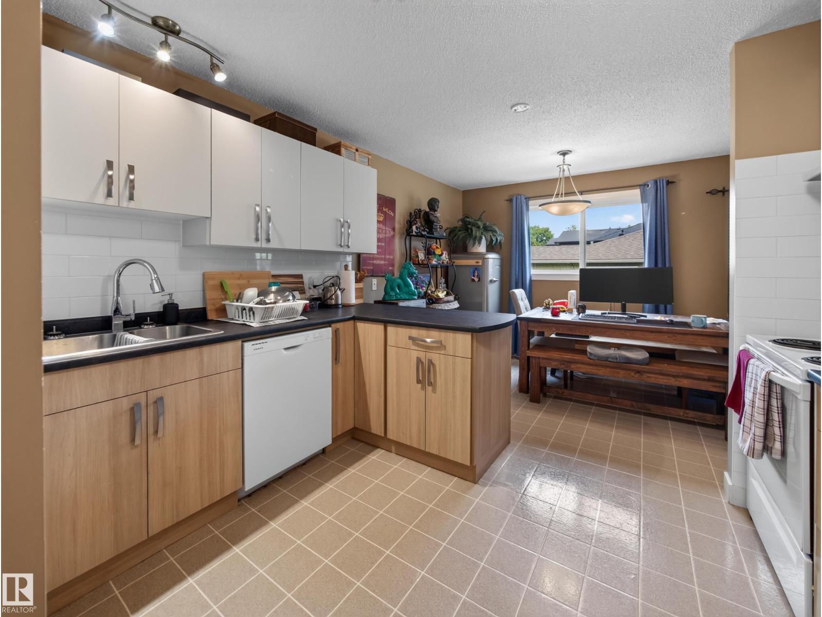 10136 81 ST NW - 42