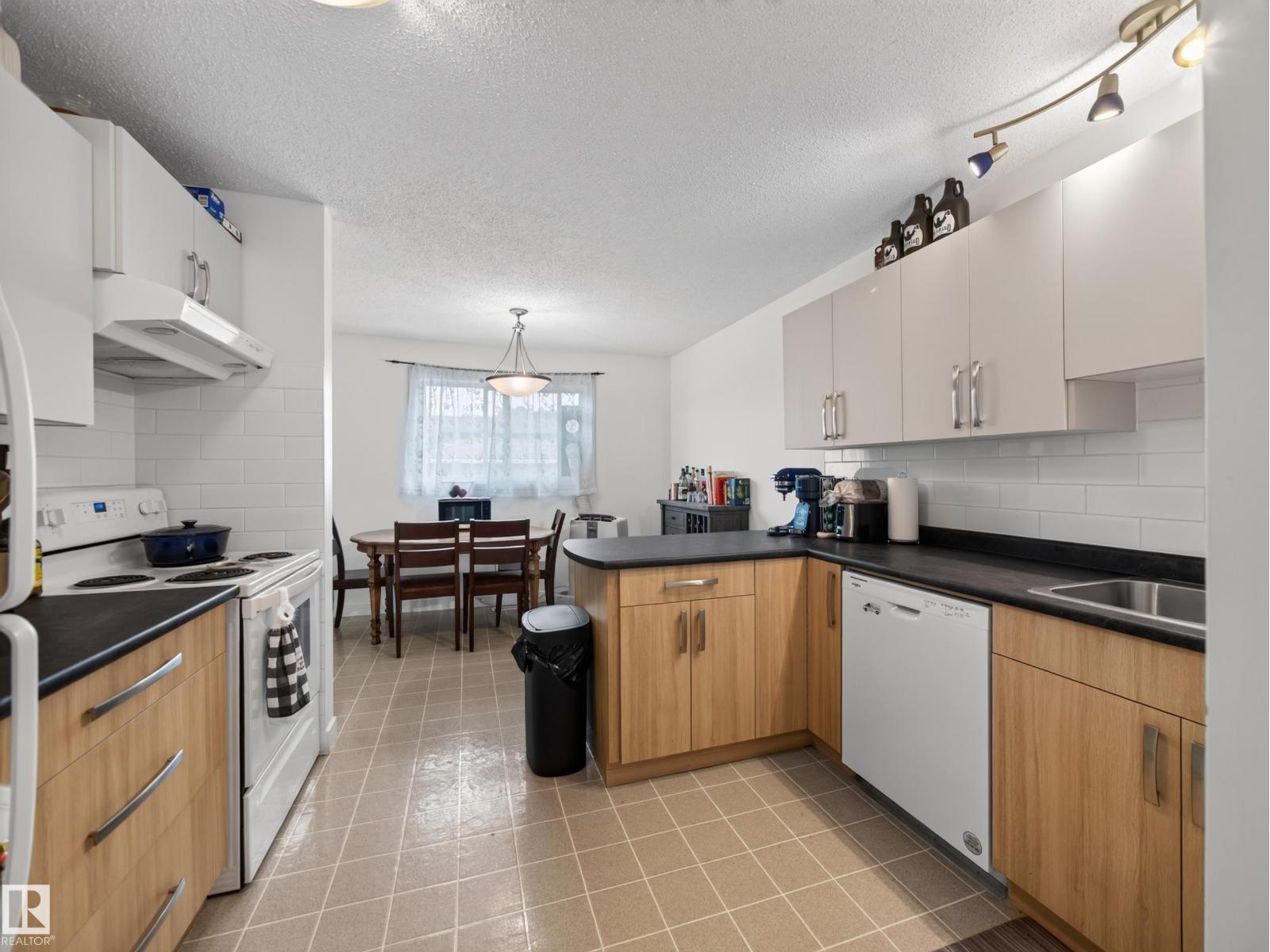 10136 81 ST NW - 57