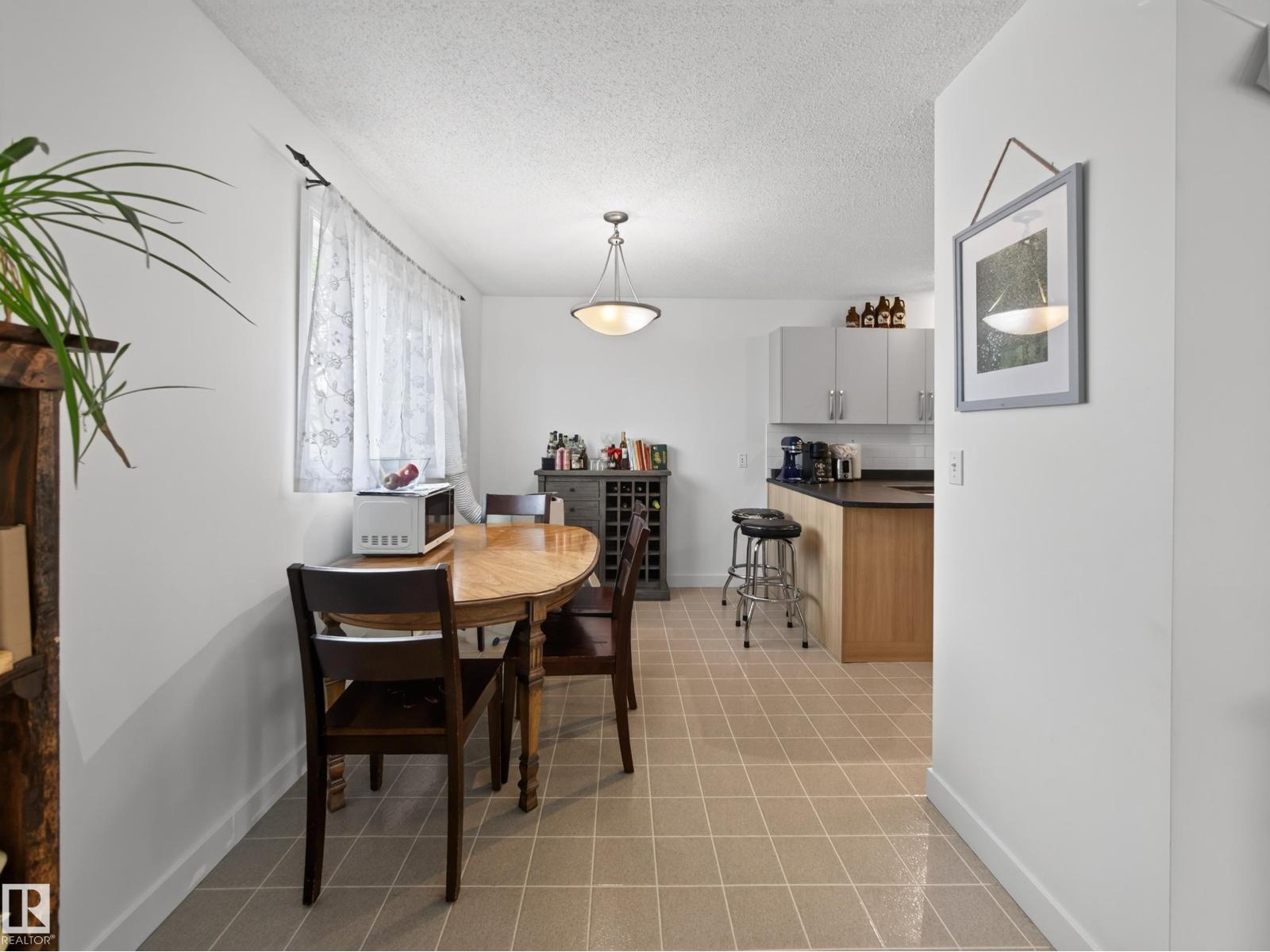 10136 81 ST NW - 60