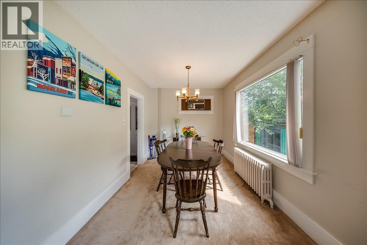 1109 Nelson Avenue, Trail