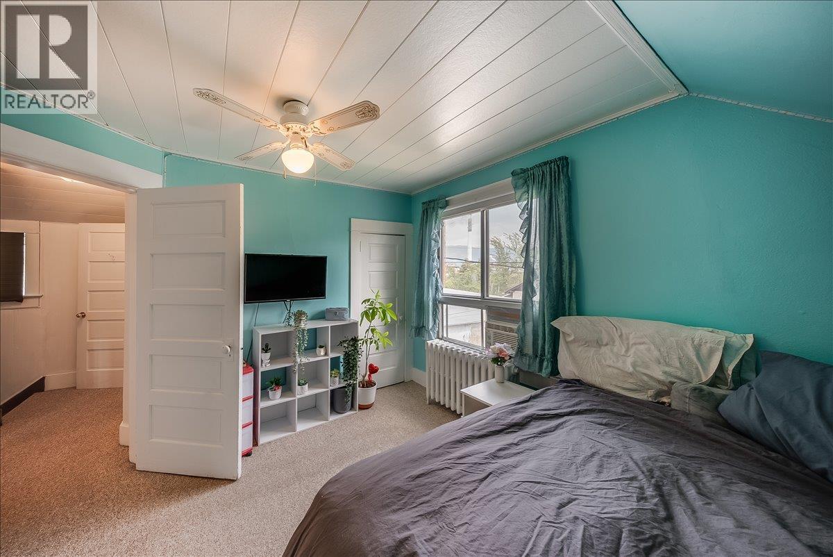 1109 Nelson Avenue, Trail