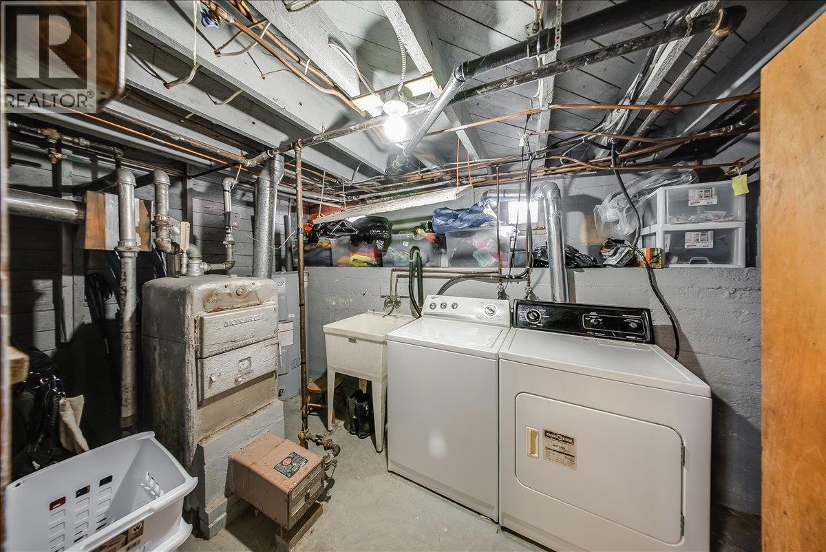 1109 Nelson Avenue, Trail