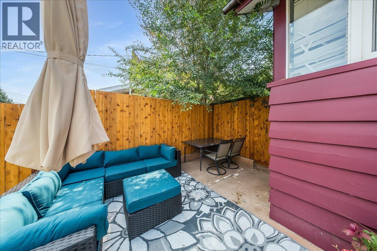 1109 Nelson Avenue, Trail
