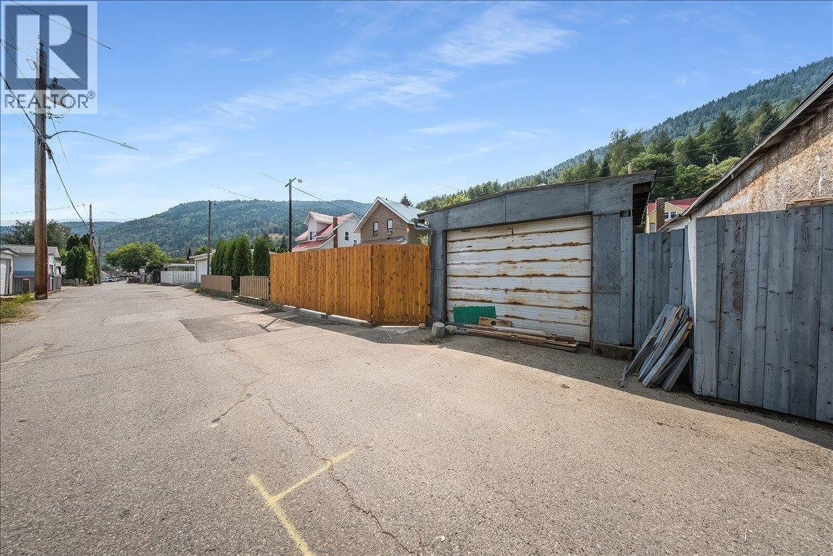 1109 Nelson Avenue - 44