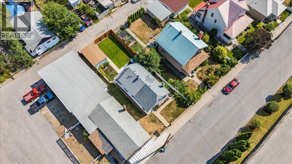 1109 Nelson Avenue, Trail