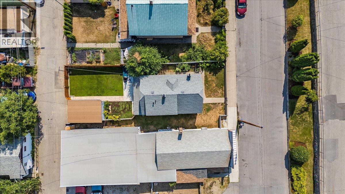 1109 Nelson Avenue, Trail