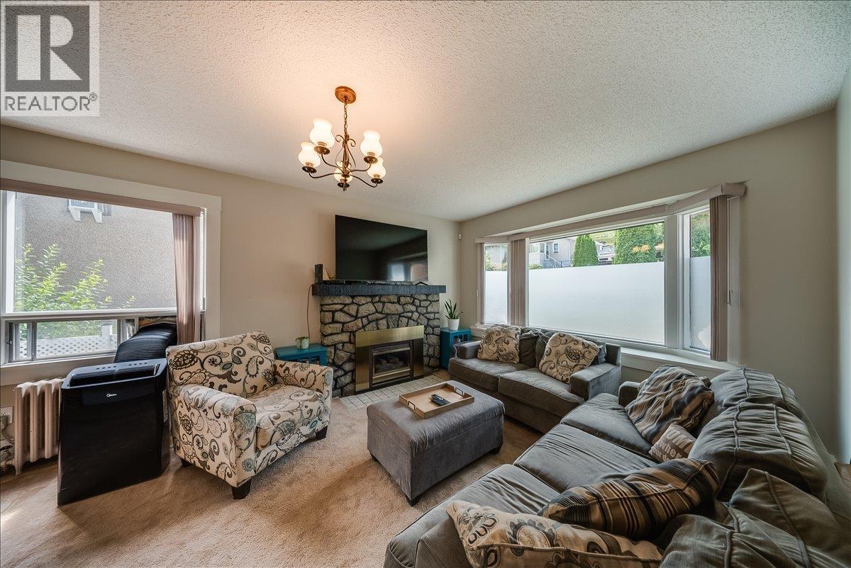 1109 Nelson Avenue, Trail