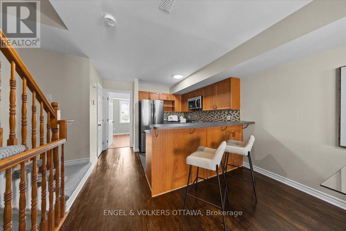 #9 2820 BASELINE ROAD - Image 11