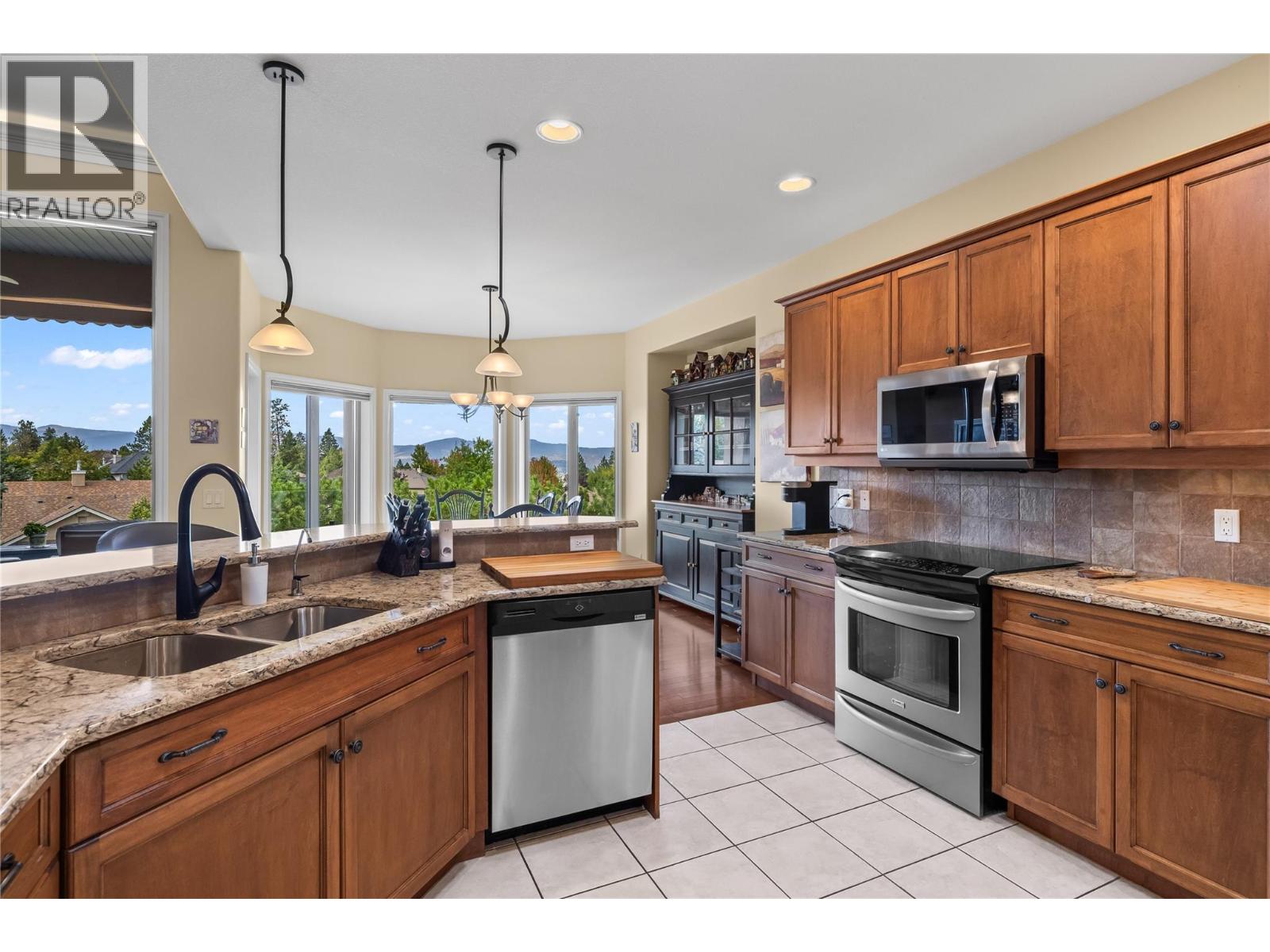 2 4100 Gallaghers Parkland, Kelowna