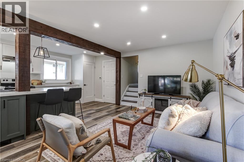 323 CRANBROOK Drive - Image 18