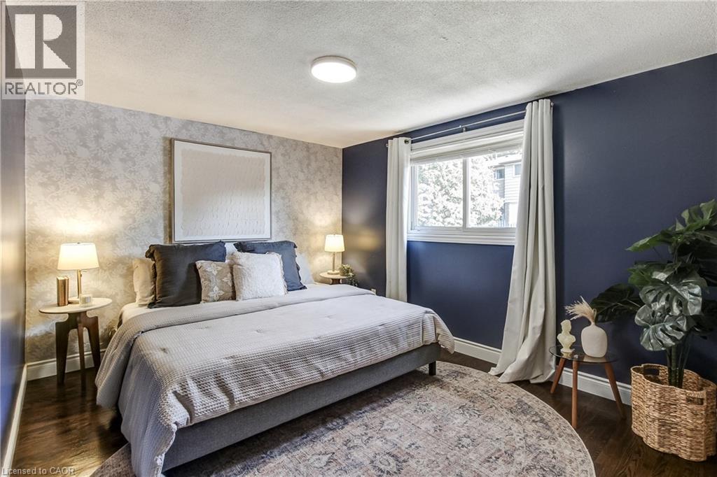 323 CRANBROOK Drive - Image 25