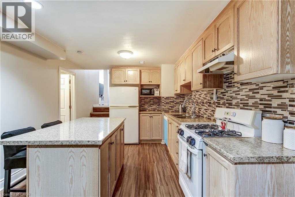 323 CRANBROOK Drive - Image 37