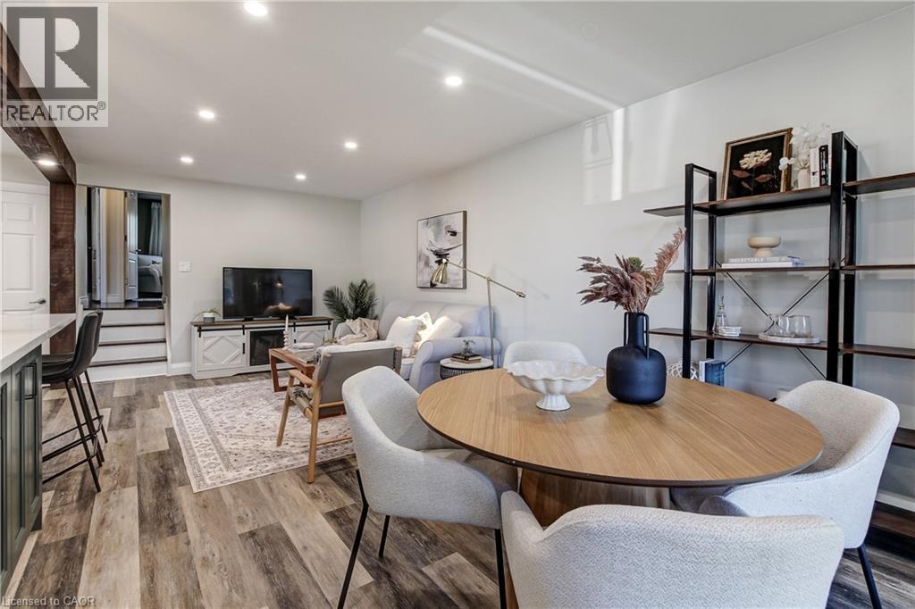 323 CRANBROOK Drive - 16