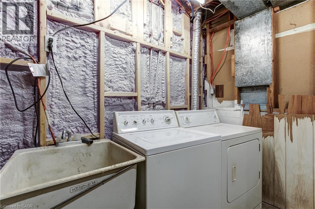 323 CRANBROOK Drive - 40