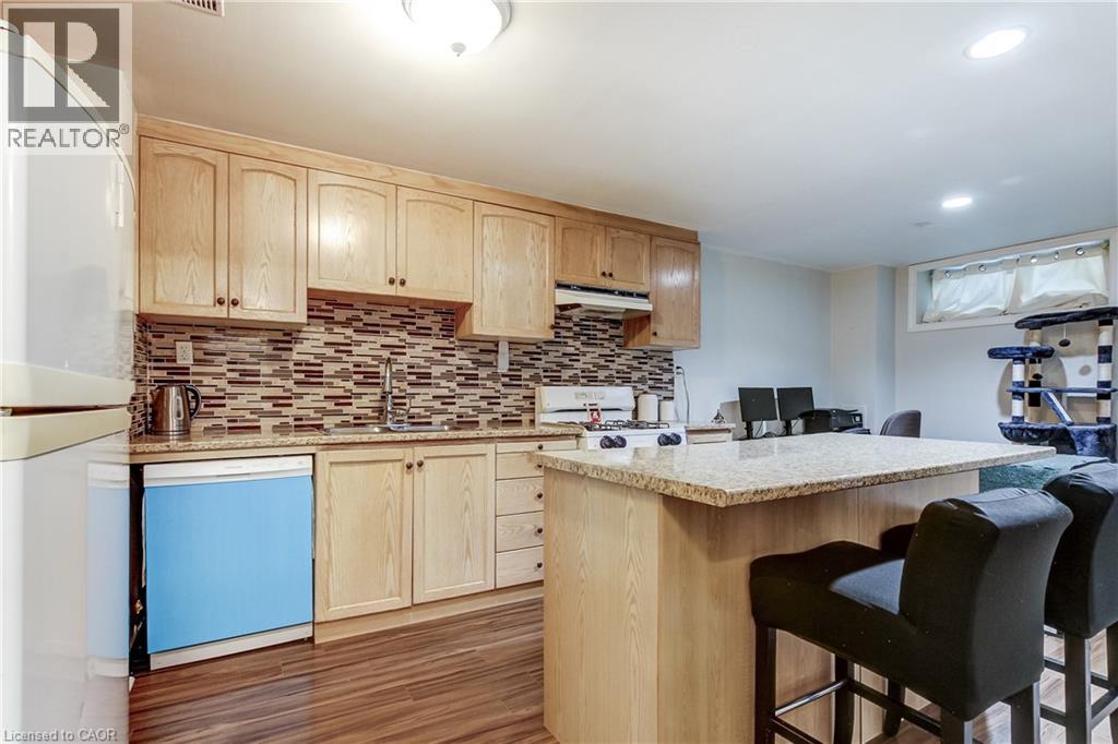 323 CRANBROOK Drive - Image 36