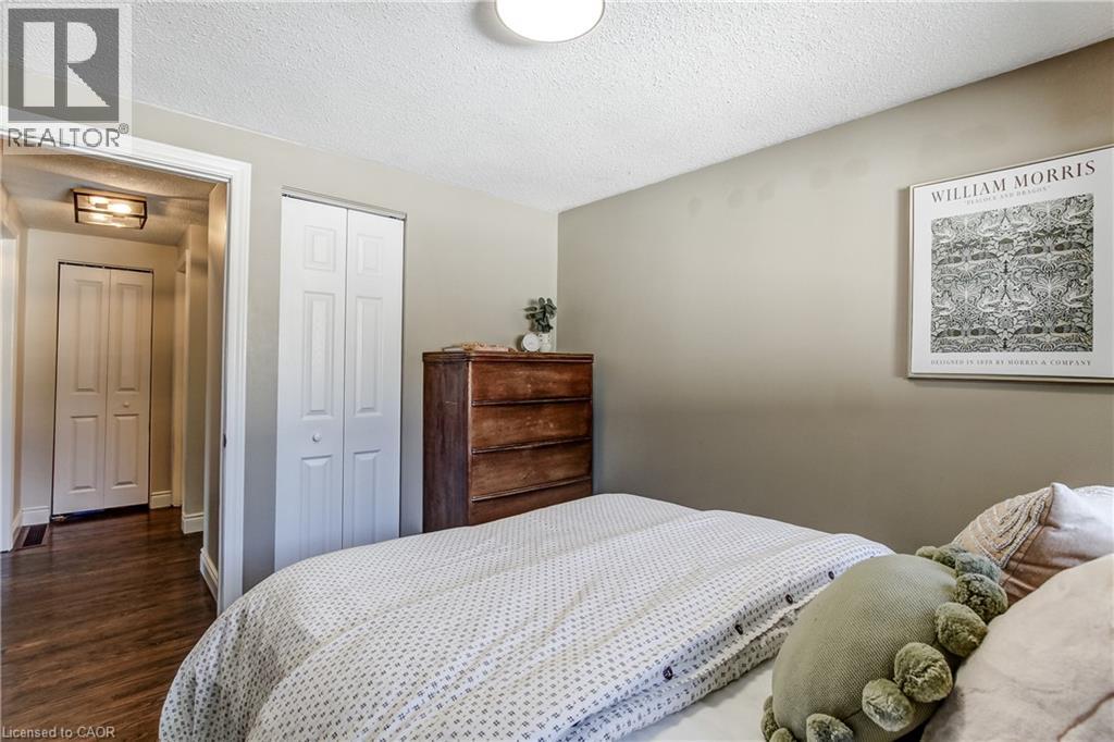 323 CRANBROOK Drive - 24