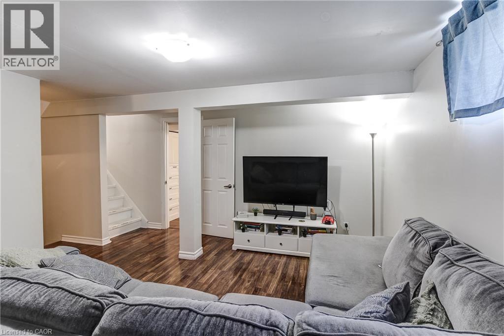323 CRANBROOK Drive - Image 30