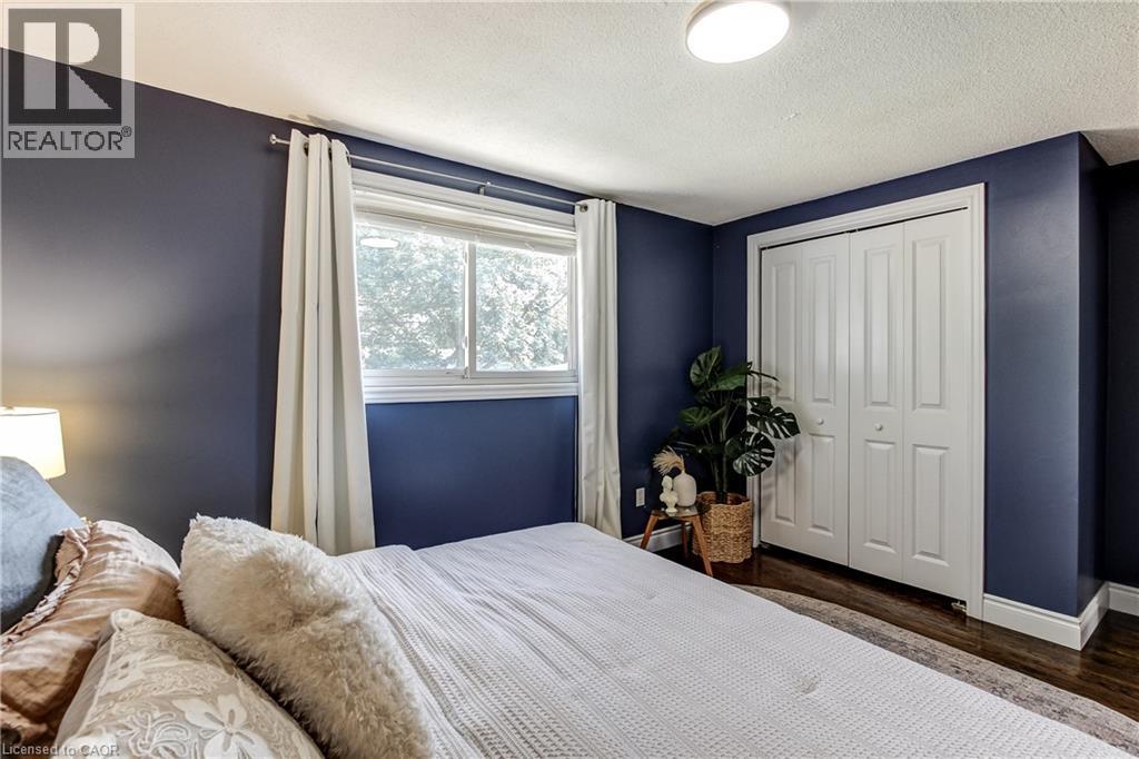 323 CRANBROOK Drive - Image 26