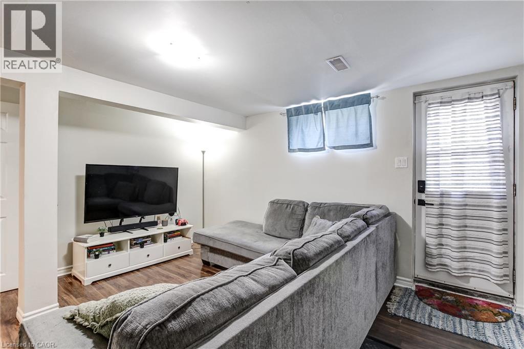 323 CRANBROOK Drive - Image 31