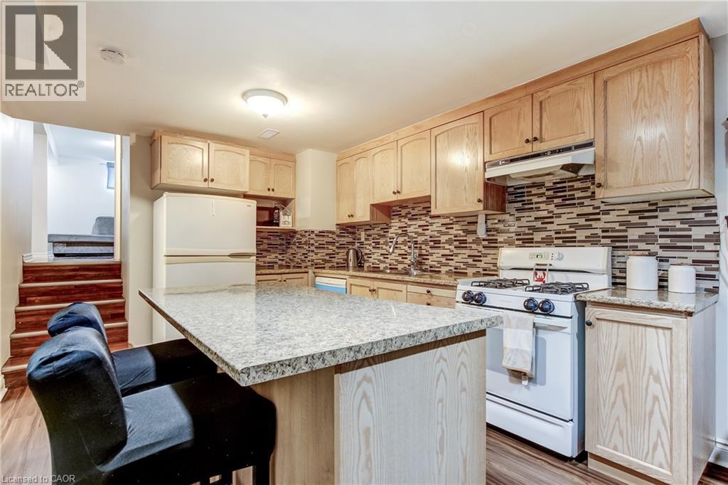 323 CRANBROOK Drive - Image 35