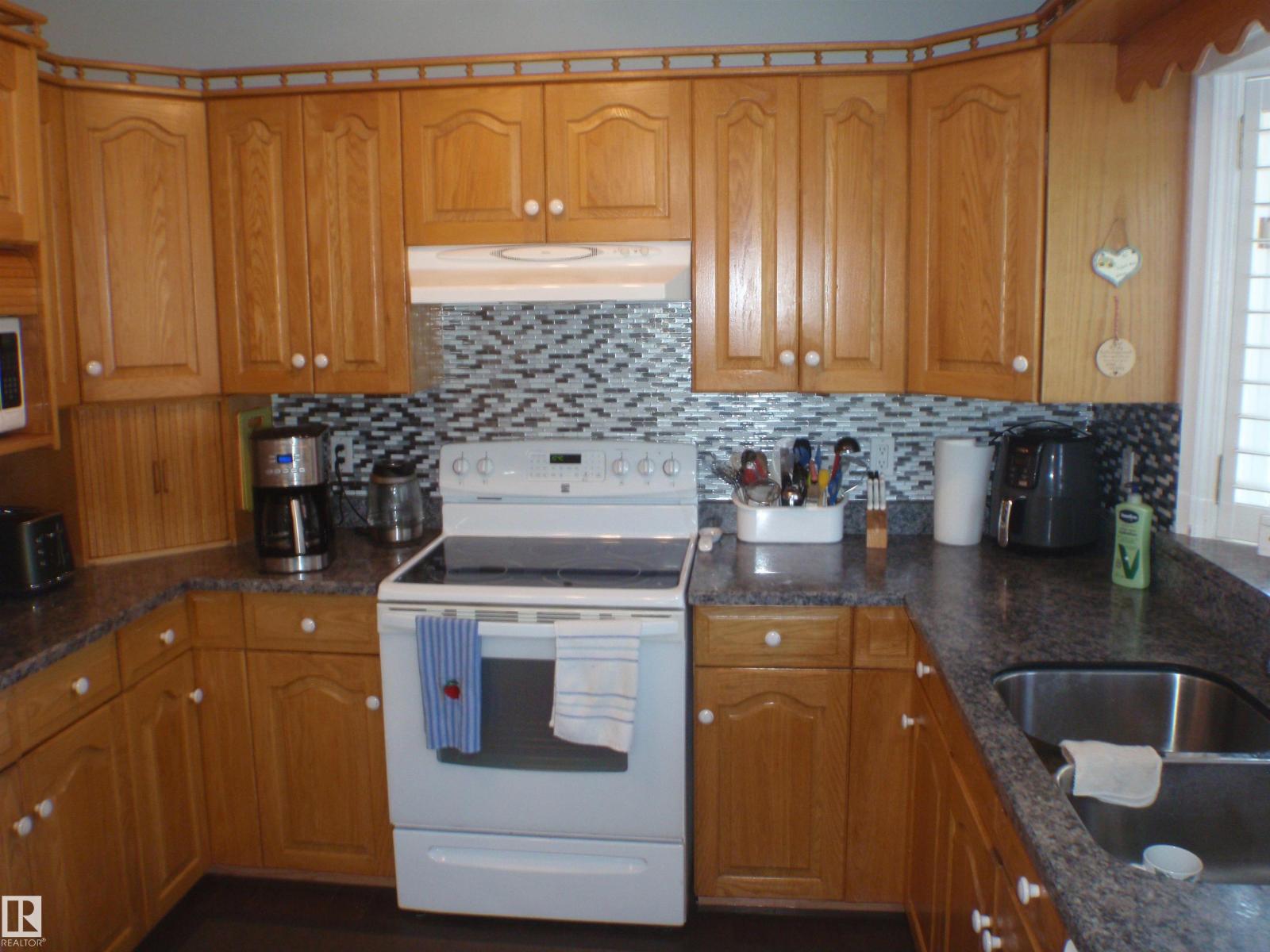 5802 53 ST - Image 23