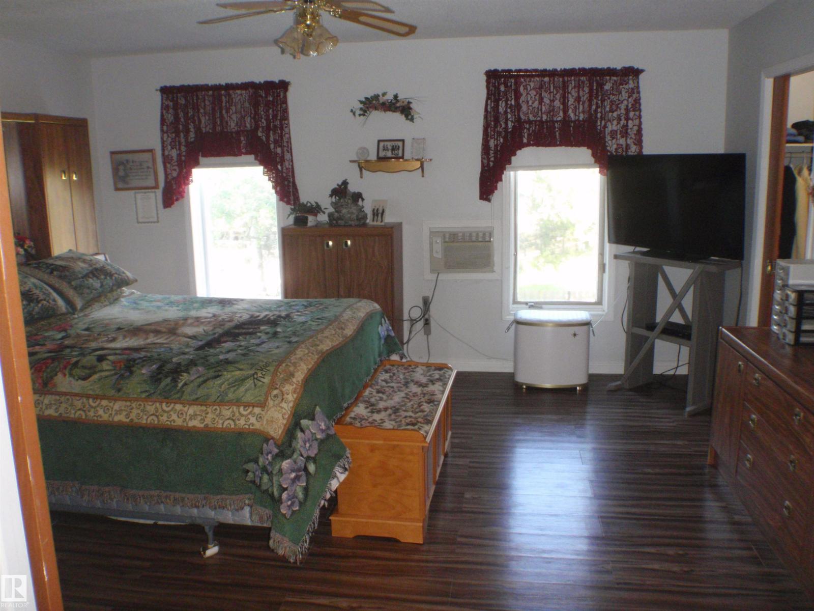 5802 53 ST - Image 36