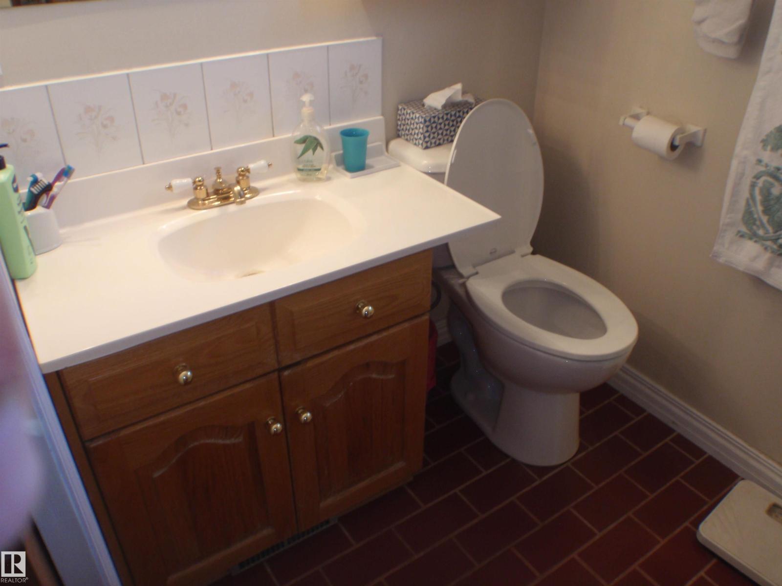 5802 53 ST - Image 40