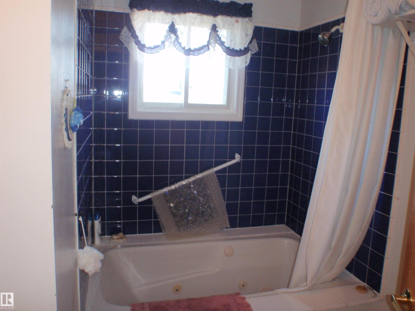 5802 53 ST - Image 47