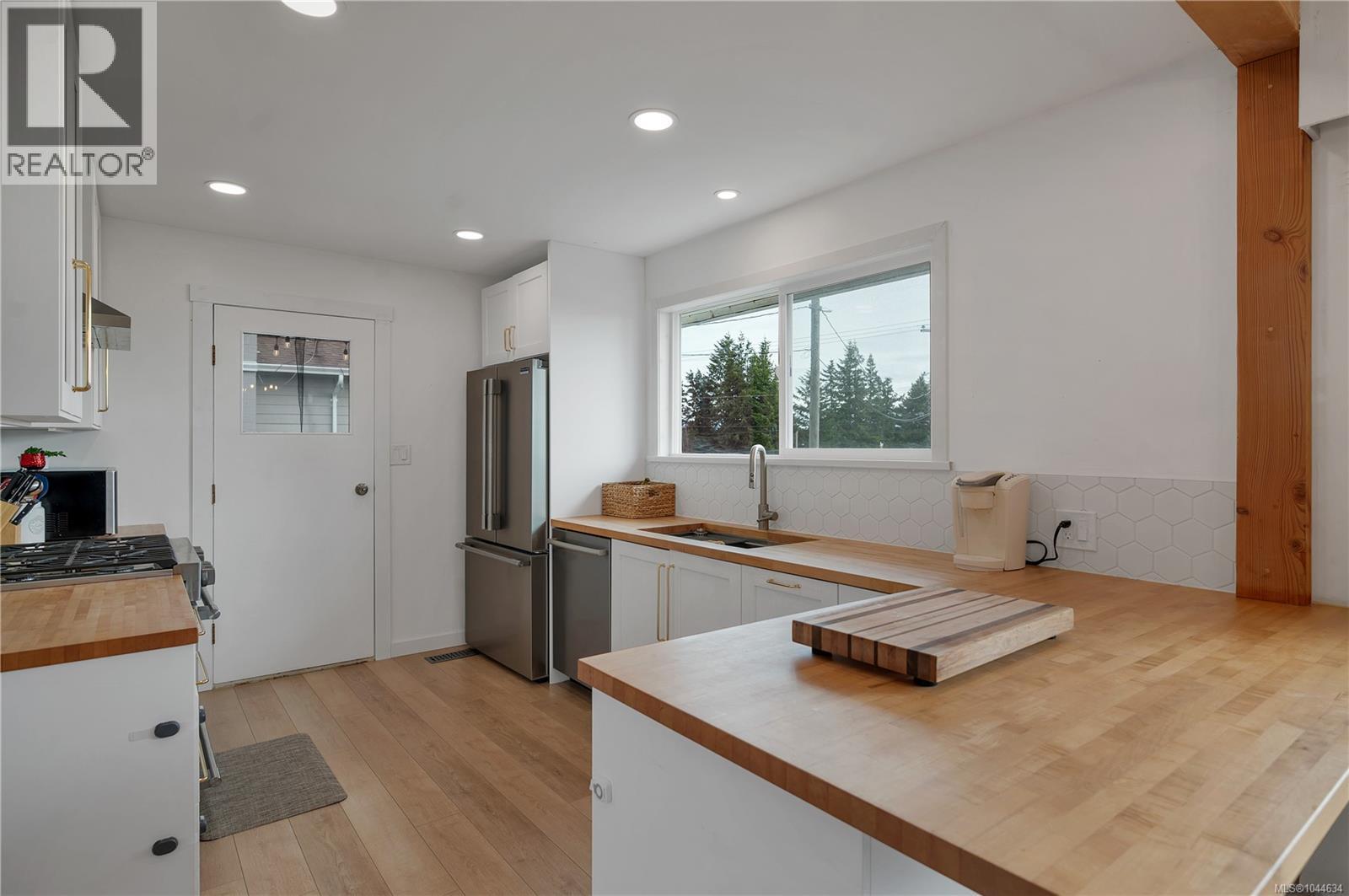 880 Galerno Rd - 27
