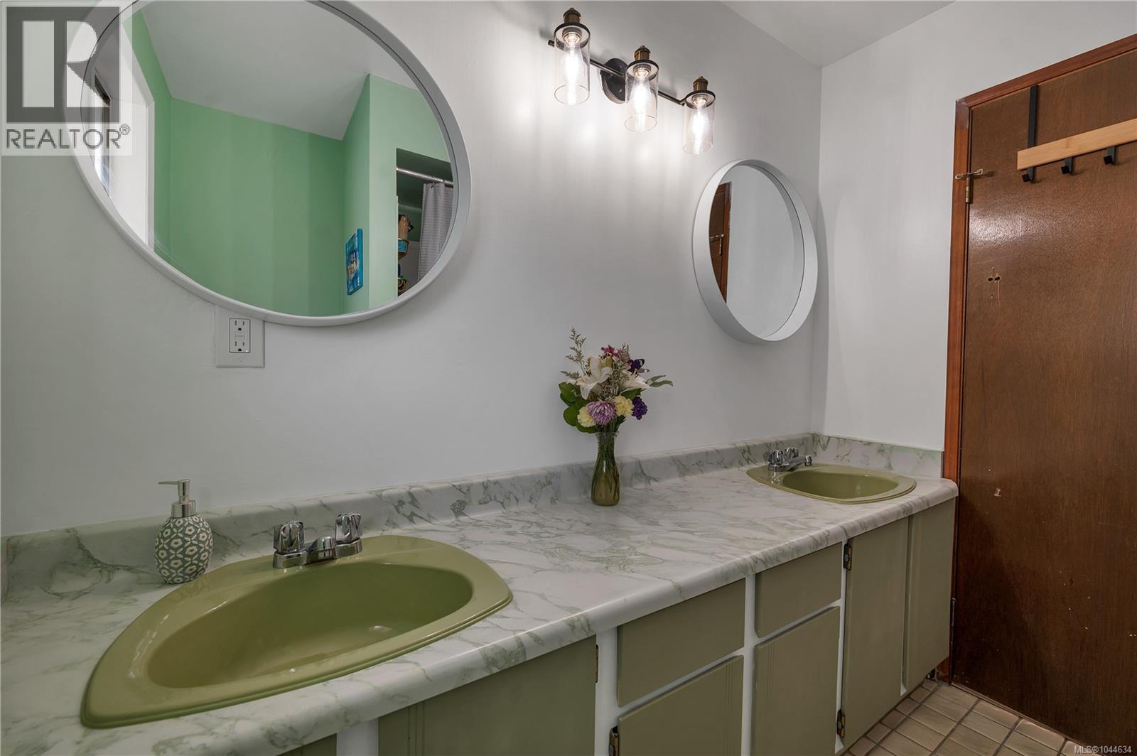 880 Galerno Rd - 36