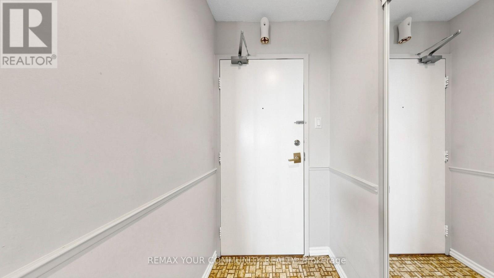 #8 180 DUDLEY AVENUE - 32