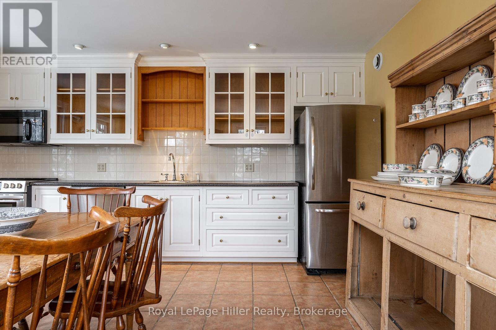 530 HOLMES STREET - Image 14