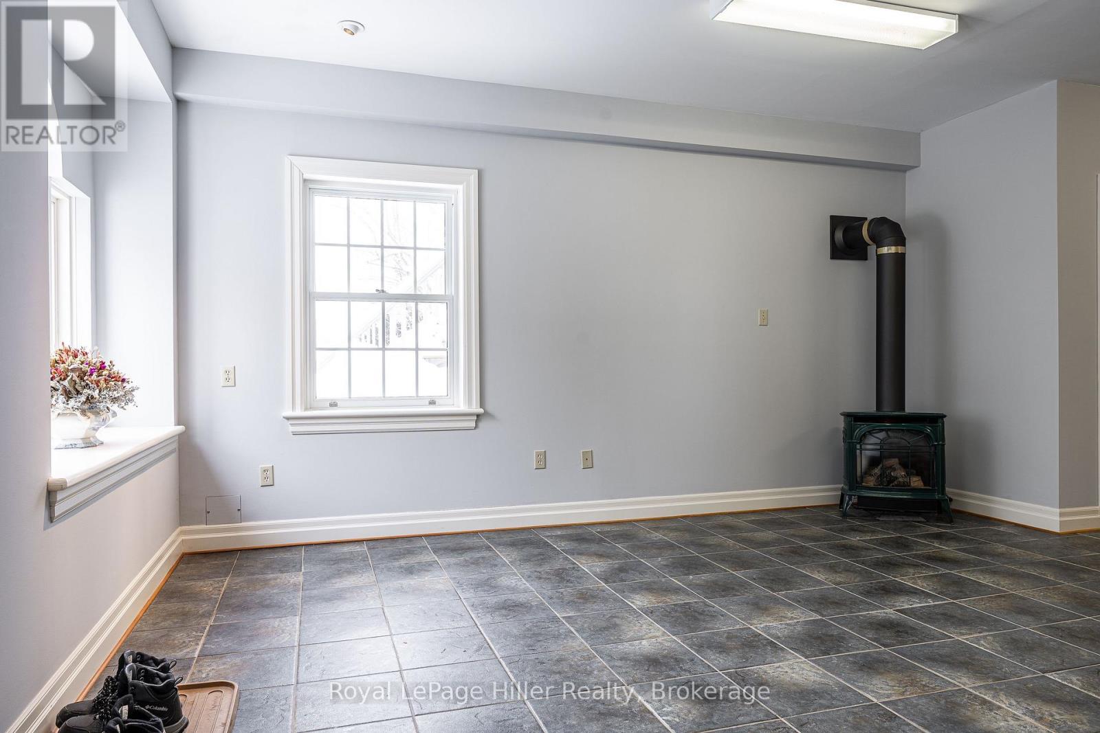 530 HOLMES STREET - 37