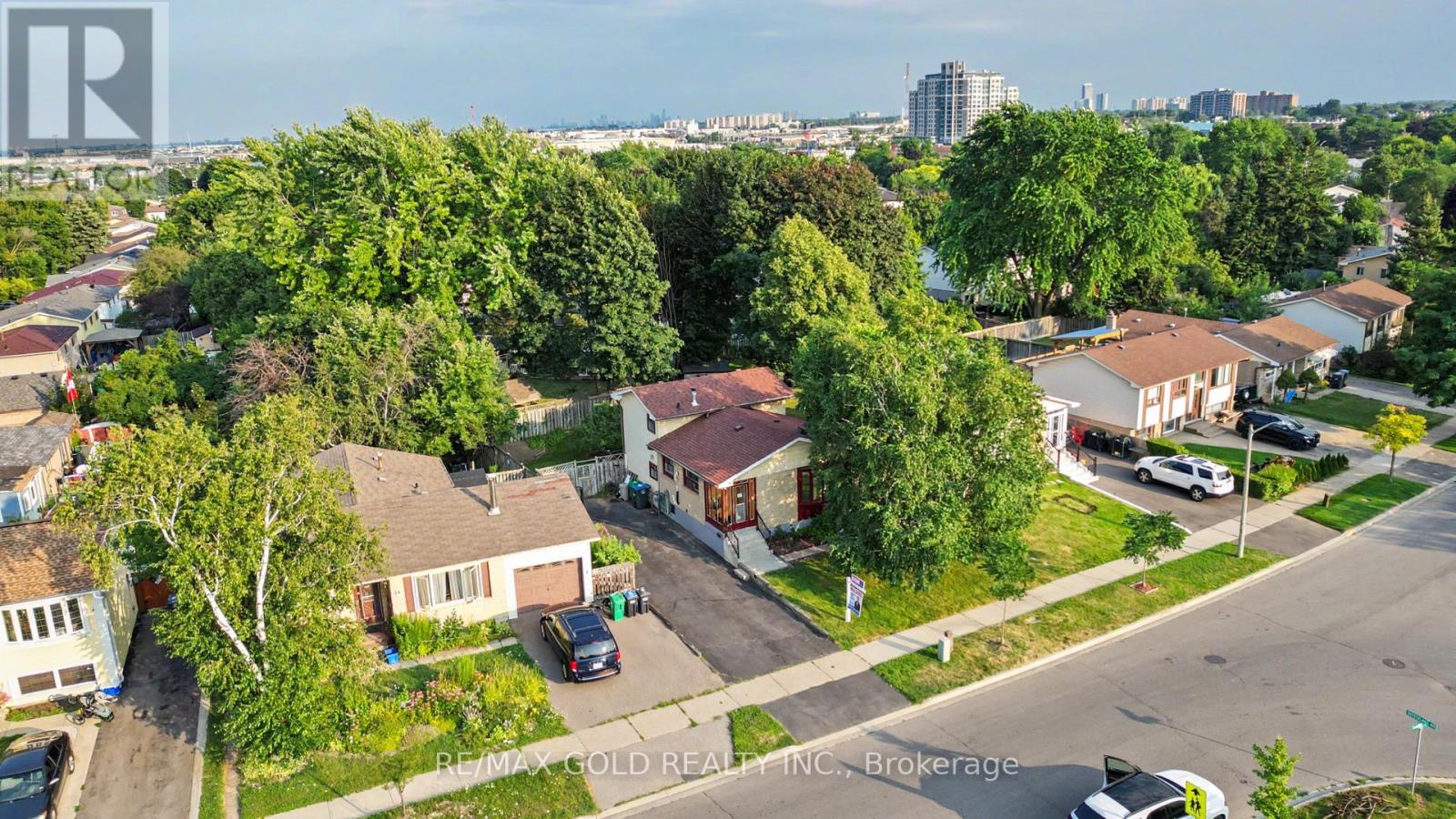 52 MADOC DRIVE - 2
