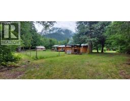 520 Tonquin Road, Bella Coola, BC V0T1C0 Photo 7