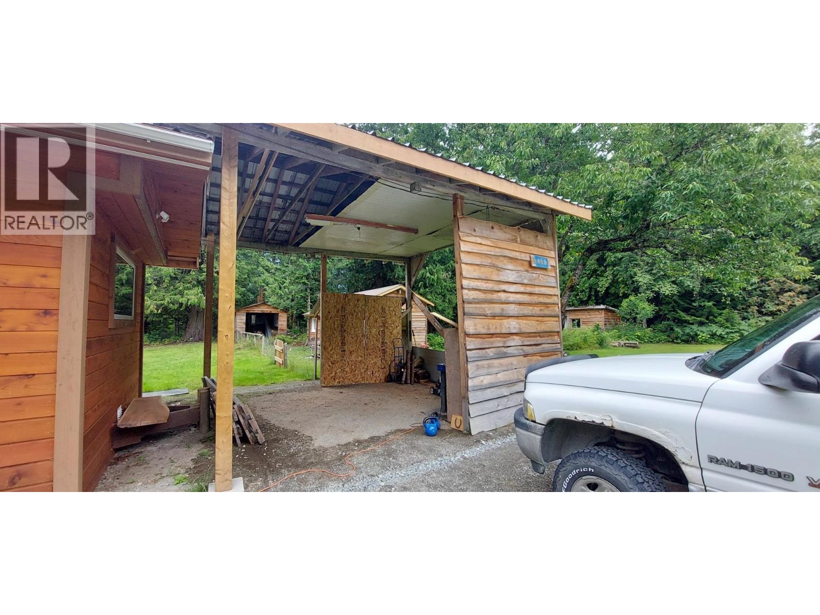 520 TONQUIN ROAD - 5
