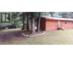 Enclosed porch - 520 Tonquin Road, Bella Coola, BC V0T1C0 Photo 6