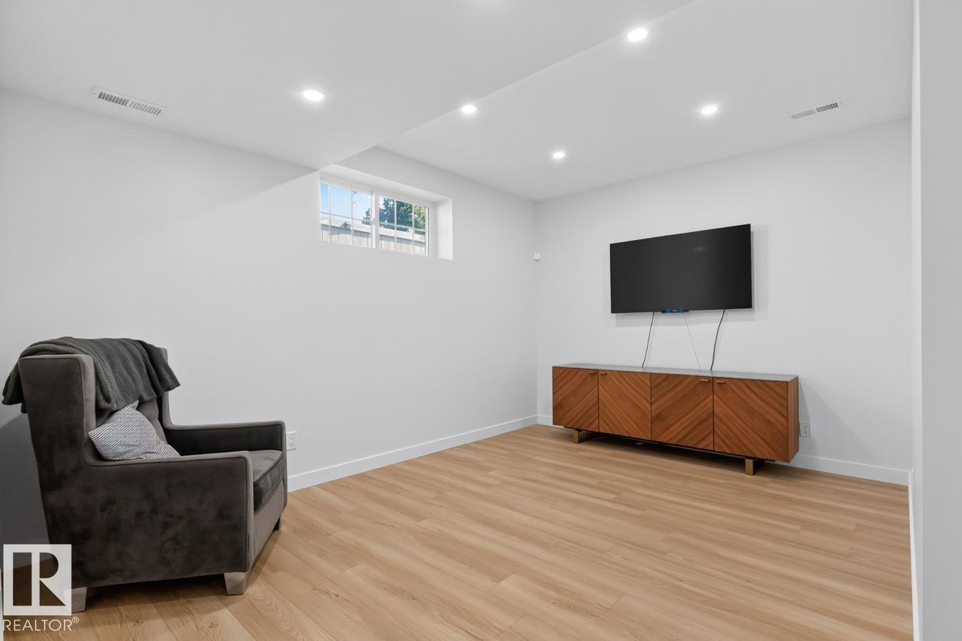 109 SELKIRK PL - Image 31