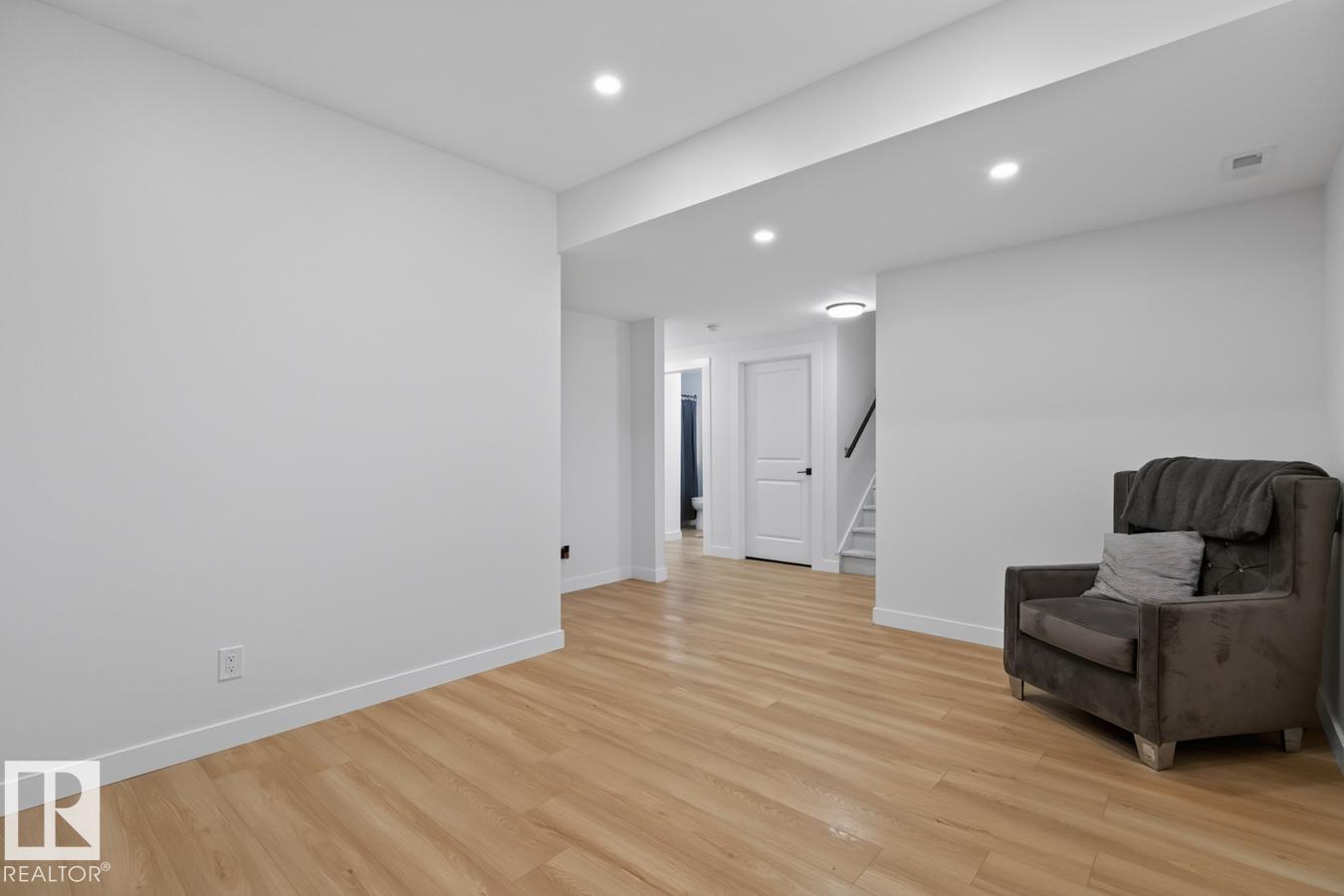 109 SELKIRK PL - 32