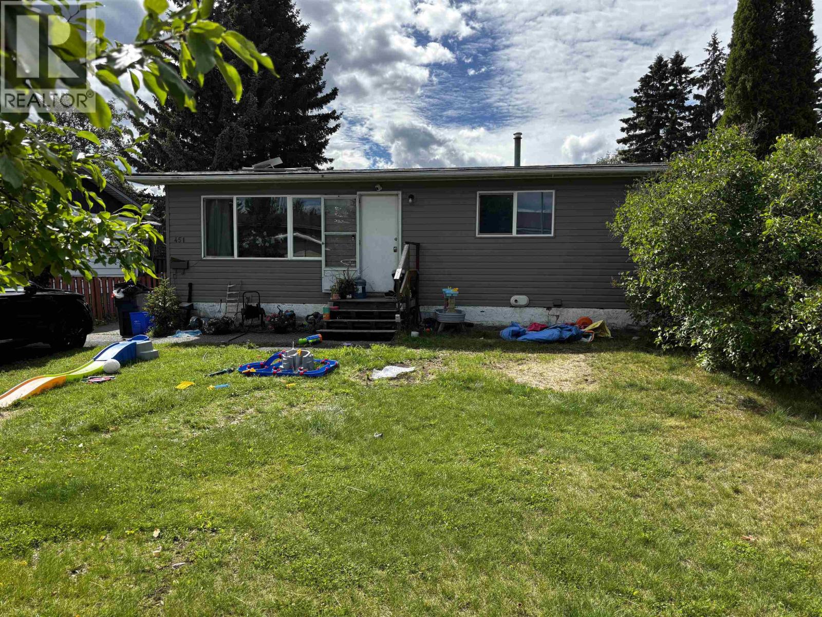 451 VOYAGEUR DRIVE - 1