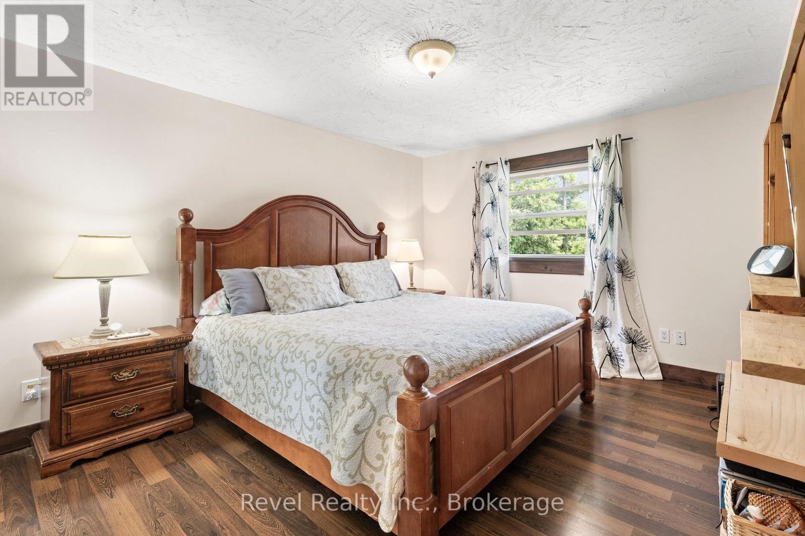81 QUEEN STREET S - 25