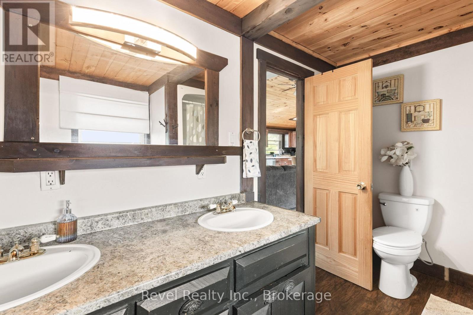 81 QUEEN STREET S - 26