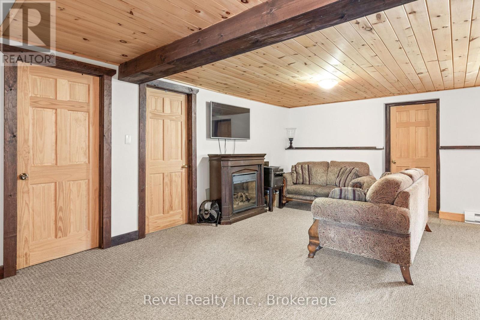 81 QUEEN STREET S - 27