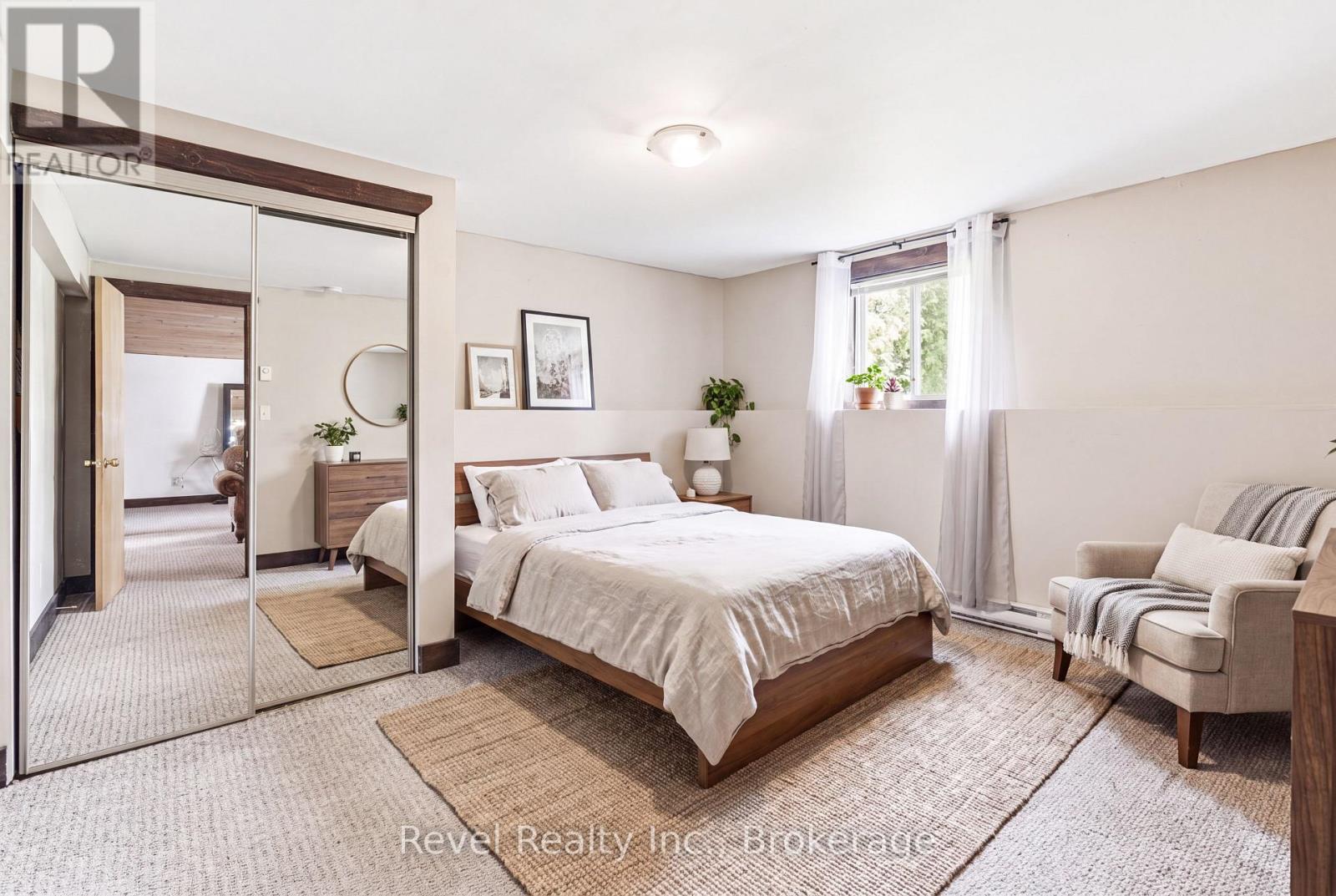 81 QUEEN STREET S - 33